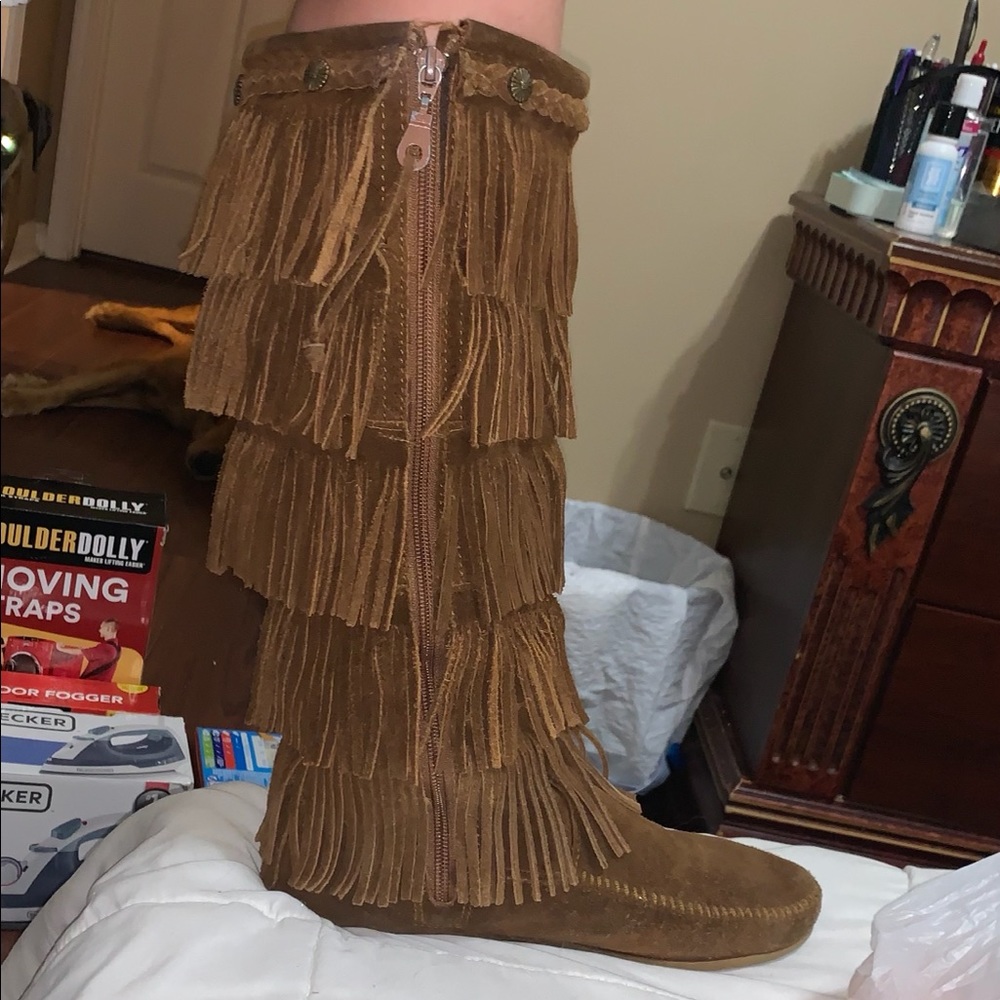 Minnetonka 5-Layer Fringe Boot
